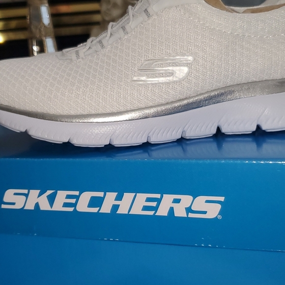 🆕️NWT Skechers Summit Sneaker Size 7 W - Picture 7 of 7